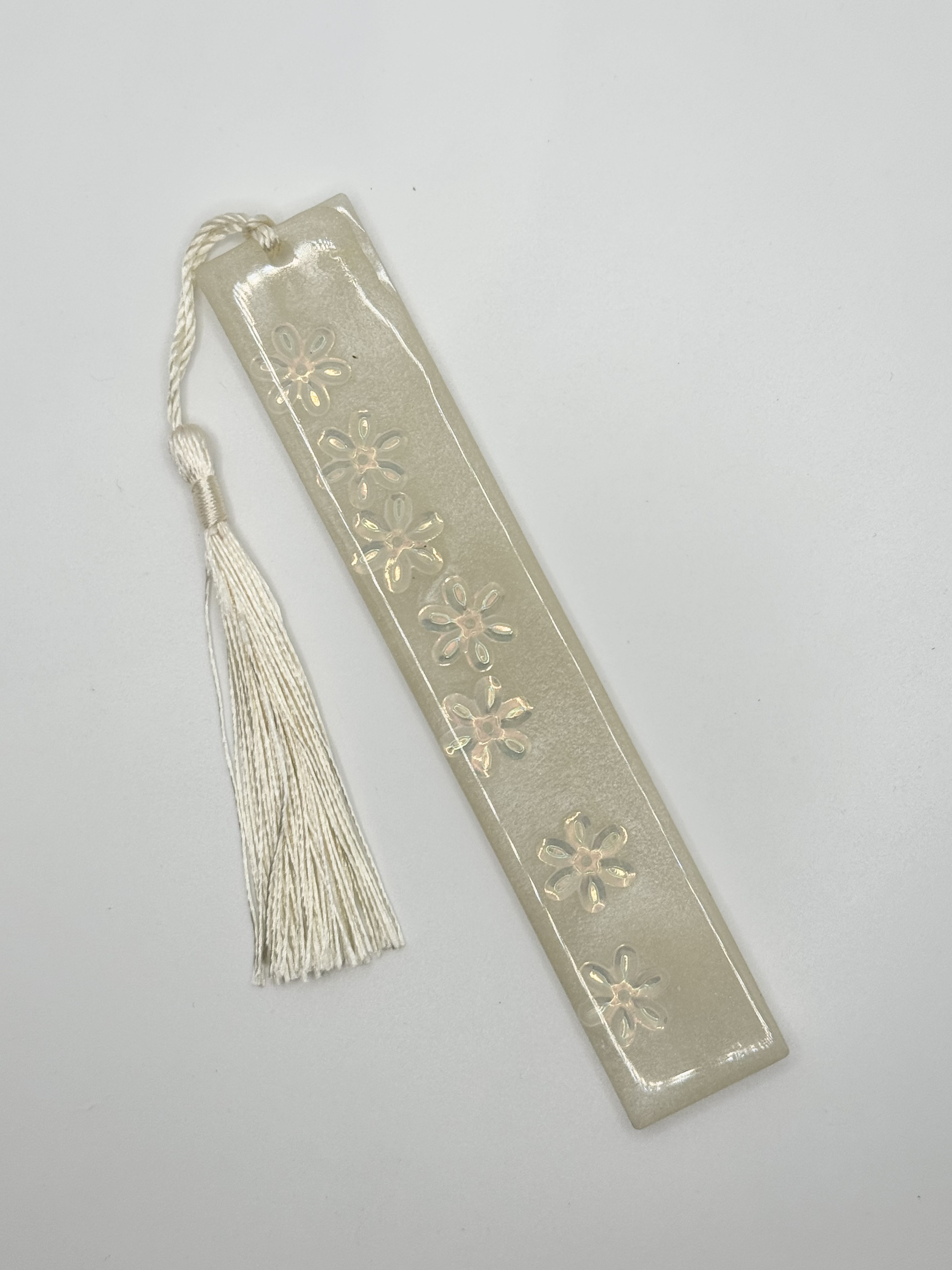 Resin Bookmark White With Flowers