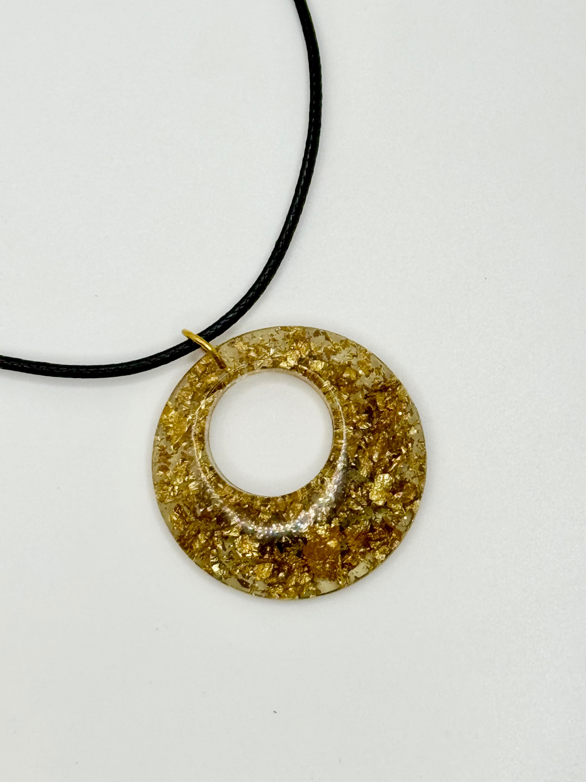 Resin Necklace Gold Flake Circle